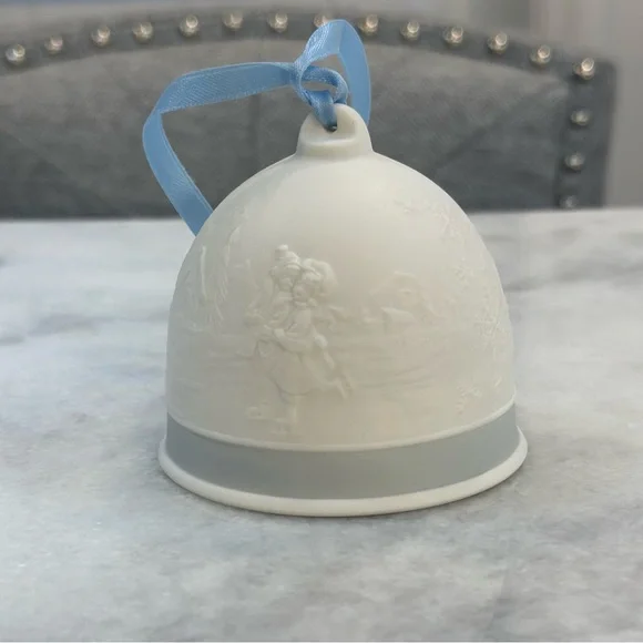 Lladró 1994 Winter Bell porcelain ornament
